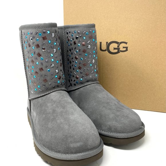 🌿Sale🌿 UGG Classic Short Stud Suede Fur Boots Grey Women Size 7 8 1119102-CHRC - Picture 9 of 10
